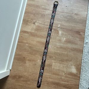 Small embroidered Lucky Brand belt